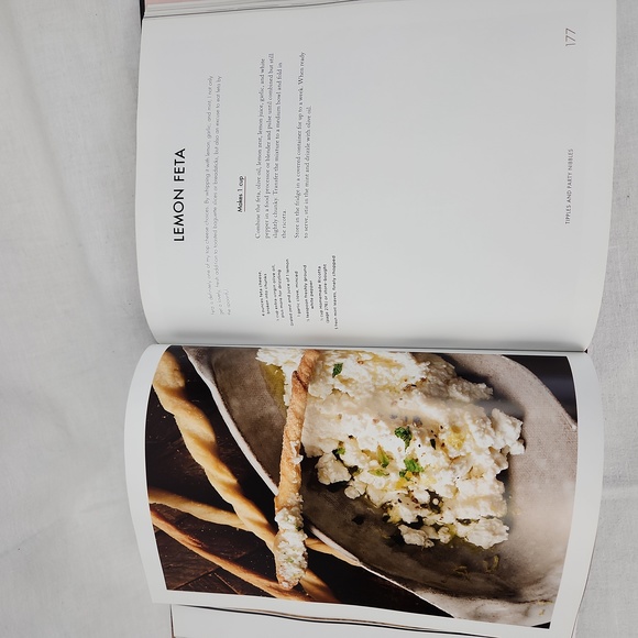 Pull up a Chair by Tiffani Thiessen Cookbook - Picture 5 of 8